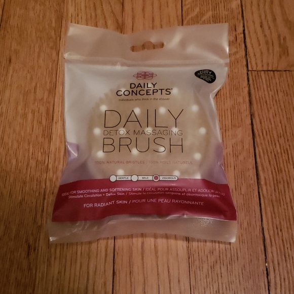 Daily Concepts Daily Detox Massaging Brush - Picture 4 of 6